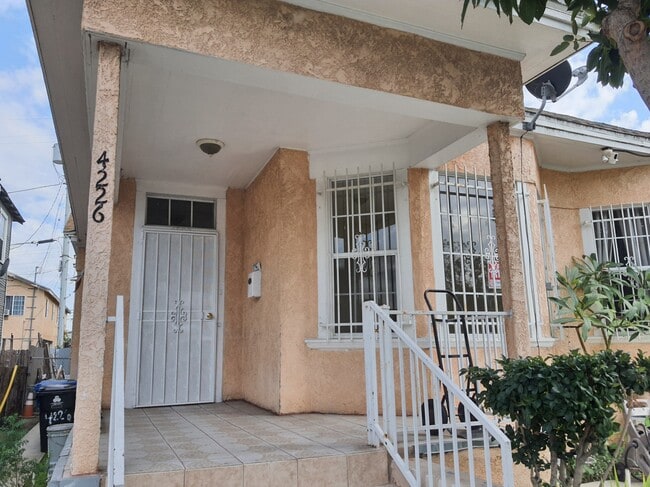 Foto del edificio - 4226 Wall St