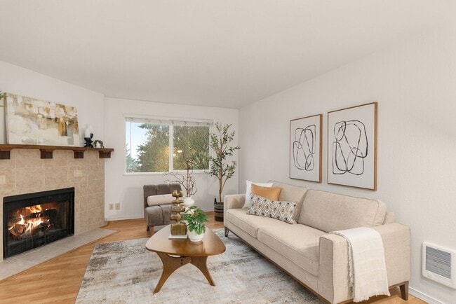 Building Photo - Charming 2 Bed/1 Bath Lake Oswego Condo in Eagle Crest Community