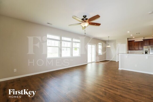 Foto del edificio - 213 Sugarberry Ln