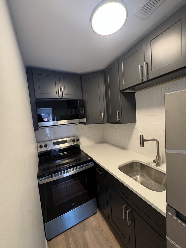 Photo - 839 S Jackson St Apartment