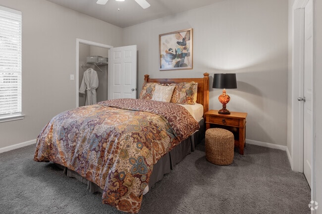 One Bedroom Bar 748sqft - Turnberry Place Apartments