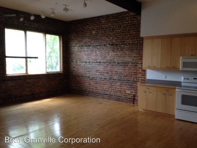 Building Photo - 212 E Franklin St