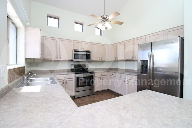 Building Photo - 13349 W Desert Rock Dr