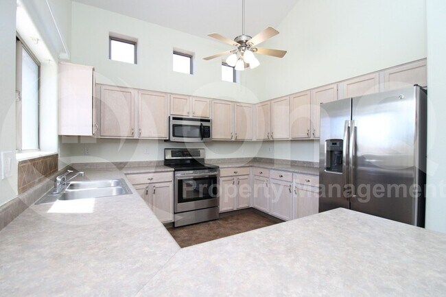 Foto del edificio - 13349 W Desert Rock Dr