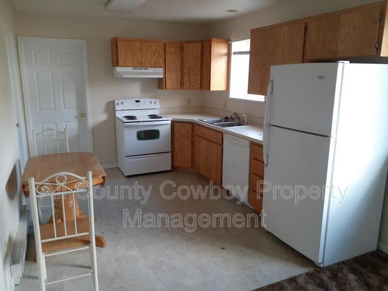Primary Photo - 1665 N 5th St