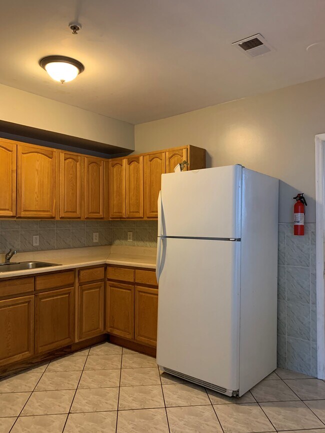 Building Photo - 249 Inslee Pl