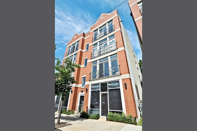 Building Photo - 1635 N Western Ave