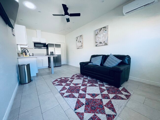 Building Photo - 53670 Avenida Velasco