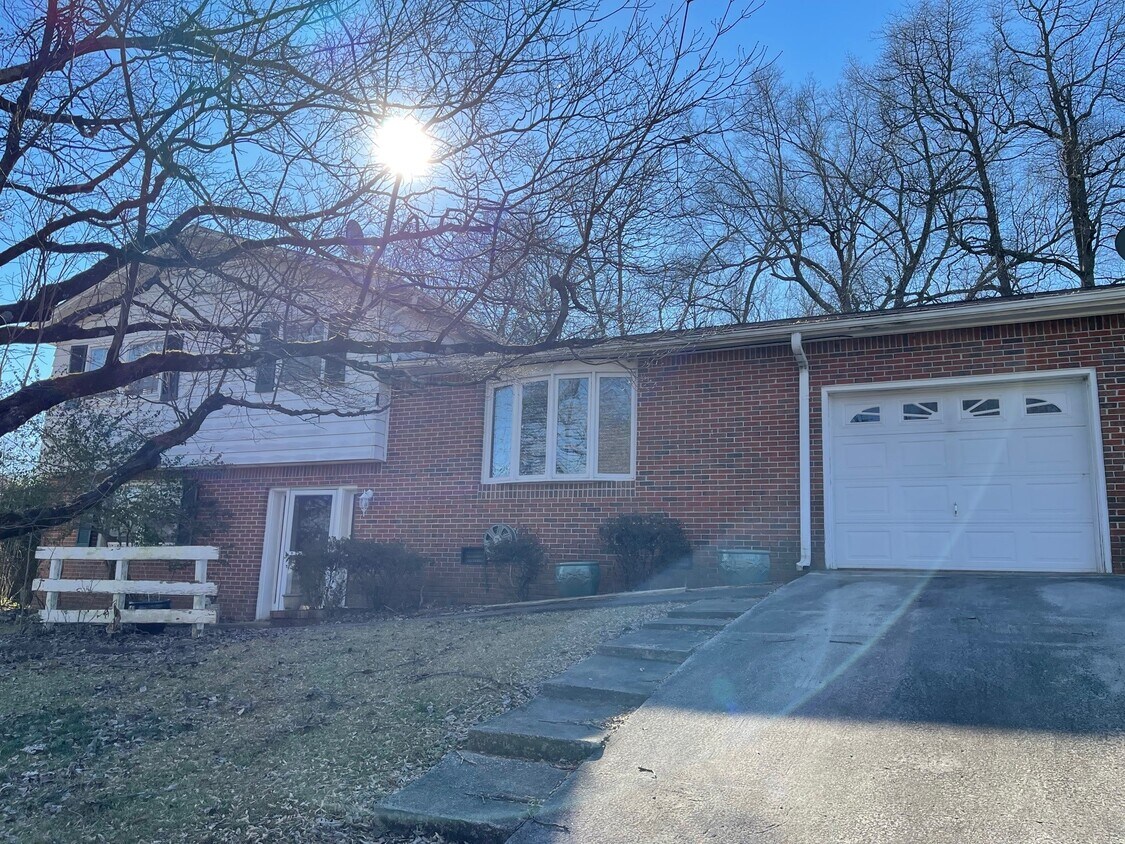 Primary Photo - 2803 Brett Rd NW