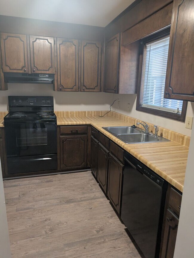 Foto del edificio - 311 Rock Knoll Dr