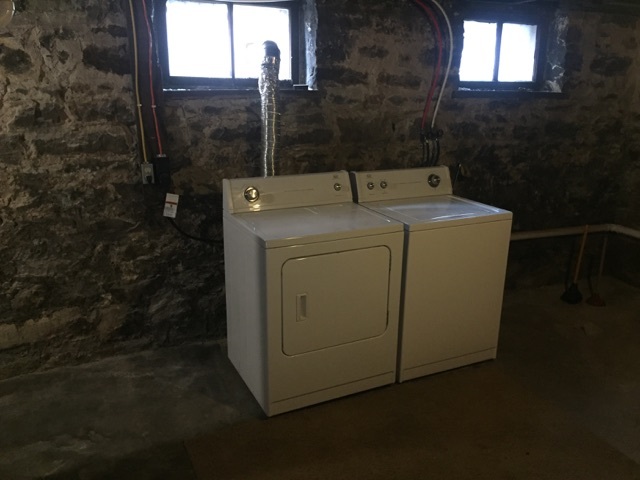 Washer/dryer - 1025 State St