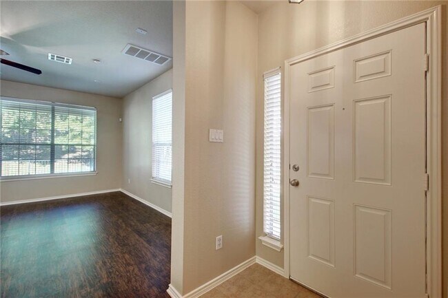 Foto del edificio - 1310 W Parmer Ln