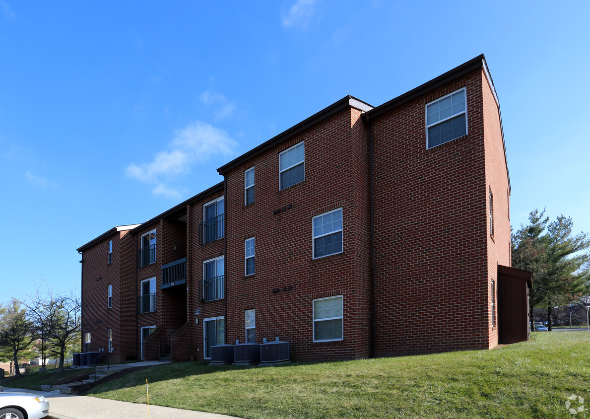 Building Photo - Windsor Gardens