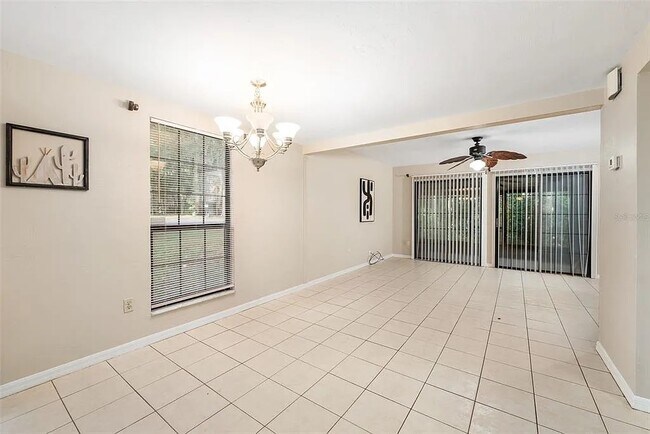 Building Photo - 911 SW 57th Ter