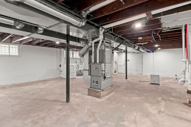 Building Photo - 4707 Larkins St