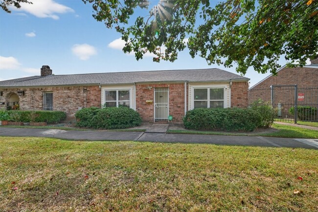 Building Photo - 10913 Bexley Dr