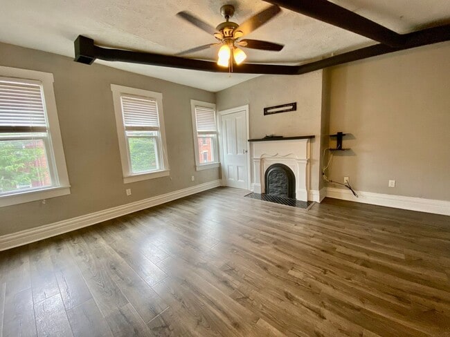 Building Photo - 2335 Sarah St