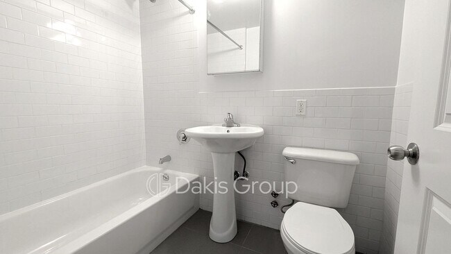 Foto del edificio - 31-72-72 31st St