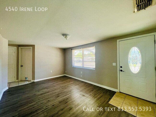 Foto del edificio - 4540 Irene Loop