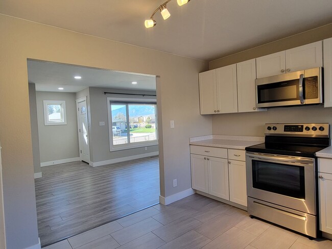 Foto del edificio - Newly Remodeled 3 Bedroom Ranch Available ...