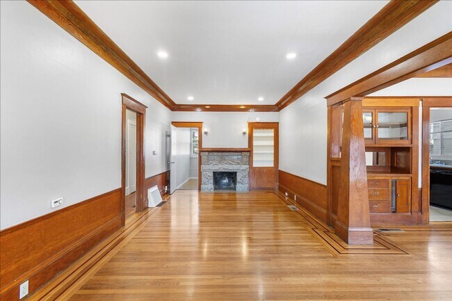 Building Photo - 1417 Lincoln Ave
