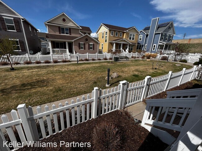 Foto del edificio - 3 br, 3 bath House - 7822 Tango Ln