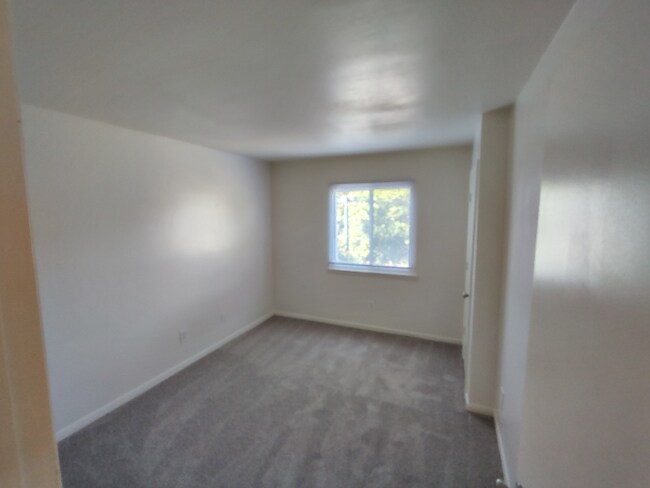Building Photo - 600 Reusens Rd