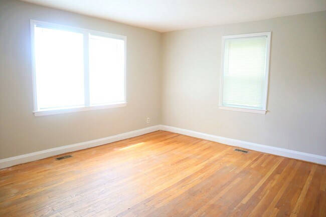Foto del edificio - TOWNHOUSE AVAILABLE FOR RENT IN THE BEAUTIFUL BELEVDERE SQUARE NEIGHBORHOOD!!!!