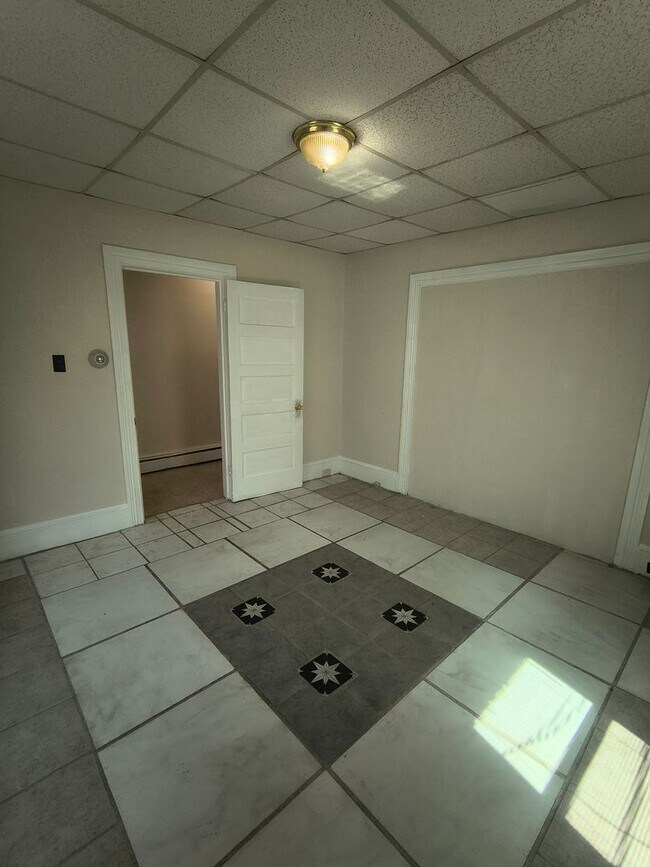 Foto del edificio - 716-718 Winchester Ave
