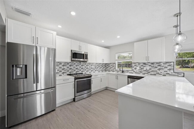 Building Photo - 6036 Dogwood Dr