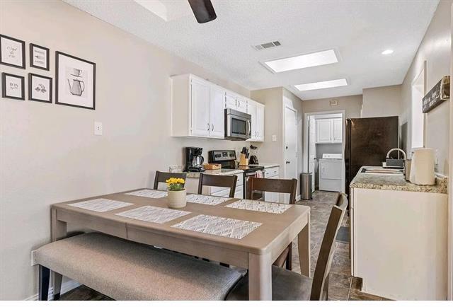 Foto del edificio - 707 Creekside Dr