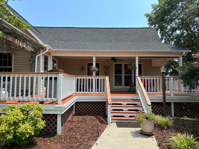 Foto del edificio - Beautiful Goose Creek Oasis