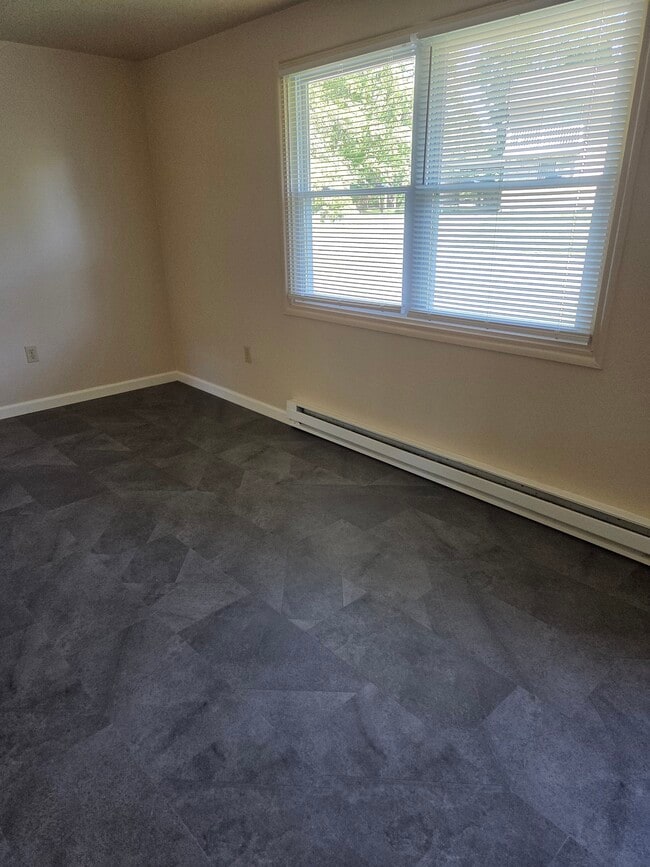 New gray laminate flooring extends into the eat in kitchen. - 102 Stonecrest