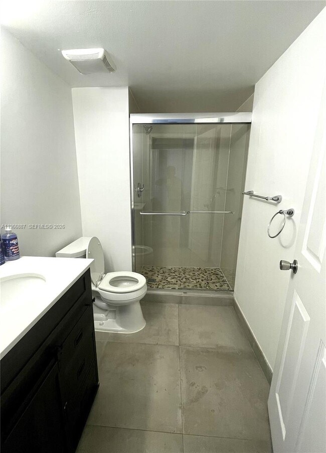 Foto del edificio - 16571 Blatt Blvd