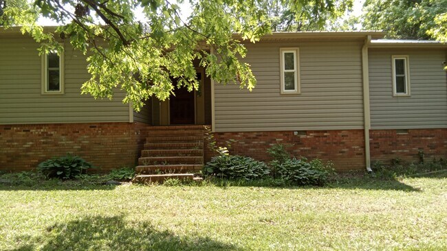 Building Photo - 121 Maple Leaf Trail