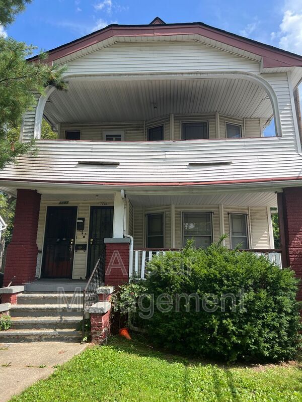Building Photo - 3293 E 121st St