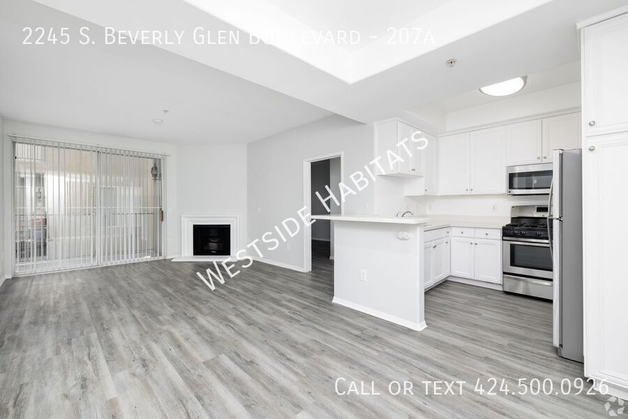 Foto principal - 2245 S Beverly Glen Blvd