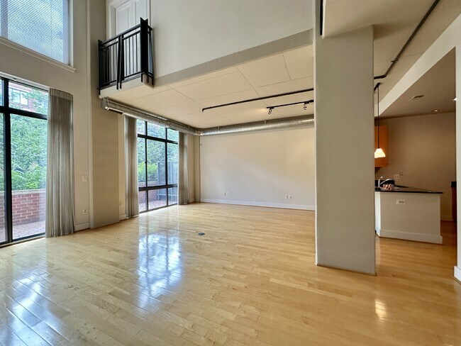 Building Photo - Spacious Loft-Style Condo with Two-Level L...