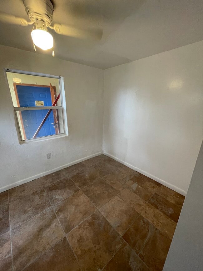 Building Photo - 419 E 8th Ave