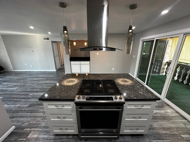Foto del edificio - 4950 N Miller Rd