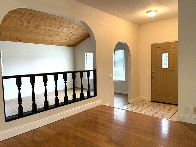 Foto del edificio - 3 bedroom, 2 bath home in Lake Wildwood, Penn Valley, CA 95946