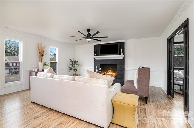 Building Photo - 8823 Dartmoor Pl