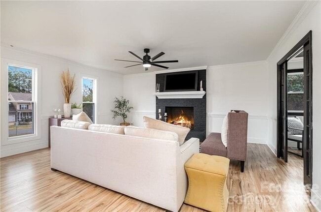 Foto del edificio - 8823 Dartmoor Pl