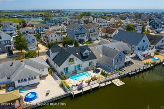 Building Photo - 18 Halsey Dr