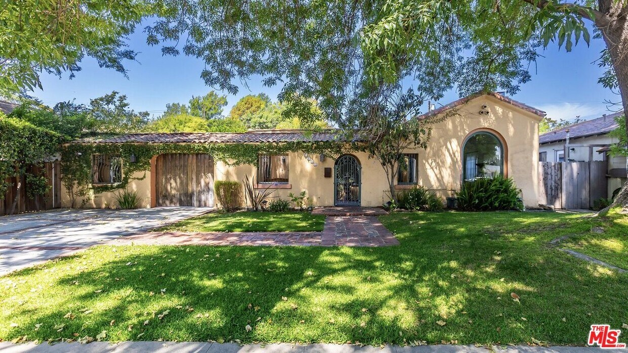 5115 Fulton Ave, Los Angeles, CA 91423 House for Rent in Los Angeles