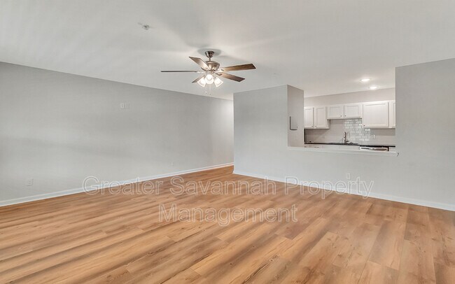 Building Photo - 302 S Laurel St