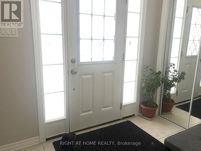 Building Photo - 713 Devario Cres