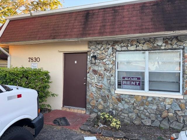 Foto principal - 7830 SW 10th St
