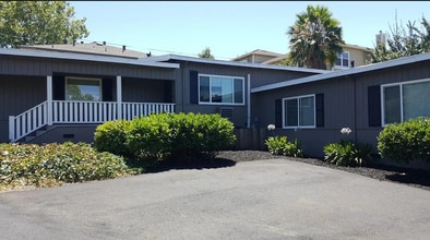 Building Photo - 103 Margarido Dr