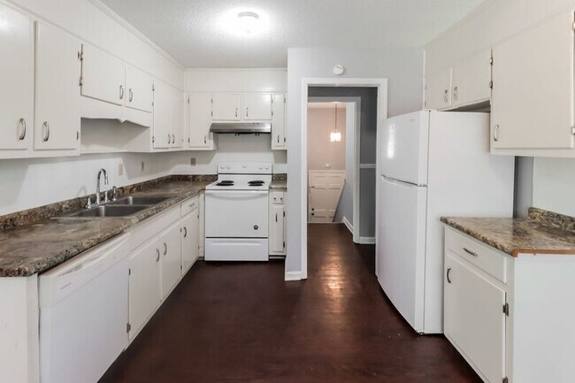 Building Photo - 2212 Gaylewood Dr